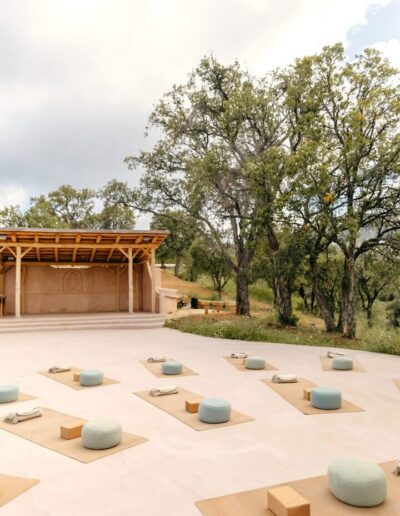 Viluz_Yoga deck with covered part